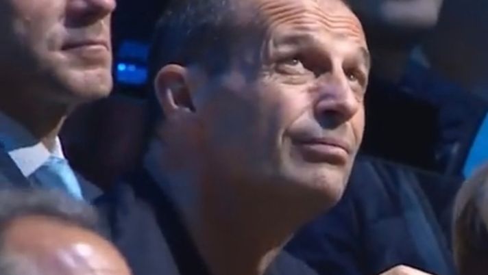 FISCHI AD ALLEGRI