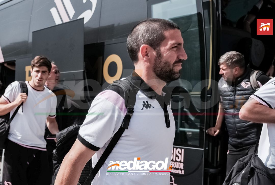 FOTO Palermo, il rientro al “Renzo Barbera” dopo la trasferta di Padova (Gallery) - immagine 7