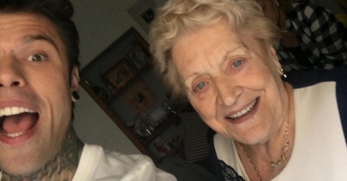 Lutto per Fedez e la sua famiglia: “Ciao nonna Luciana, ci mancherai” Lutto per Fedez e la sua famiglia: “Ciao nonna Luciana, ci mancherai”
