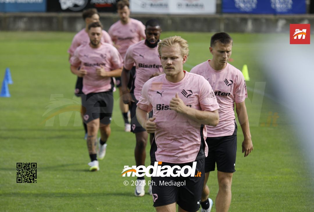 FOTO, Ritiro Palermo FC: la gallery del primo giorno di allenamenti a Chatillon - immagine 9