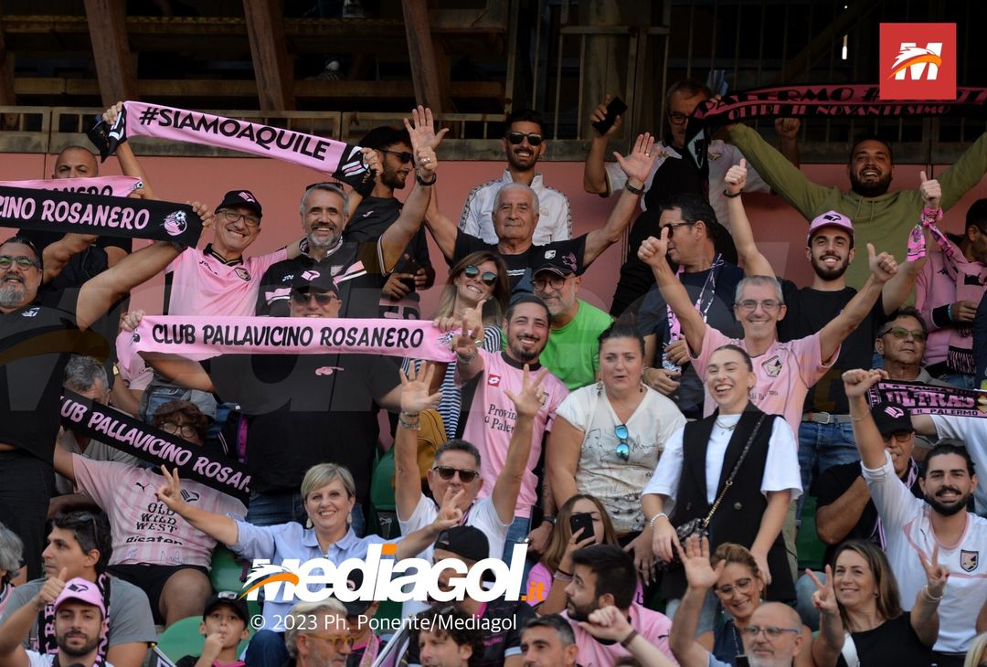 FOTOTIFO Palermo-Lecco, gli scatti ai tifosi al “Renzo Barbera” (GALLERY) - immagine 90
