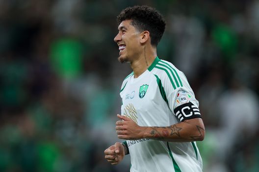 Roberto Firmino con la maglia dell'Al Ahli (Foto di Yasser Bakhsh/Getty Images) Dall’Arabia al Qatar, Roberto Firmino è un nuovo giocatore dell’Al-Sadd- immagine 2