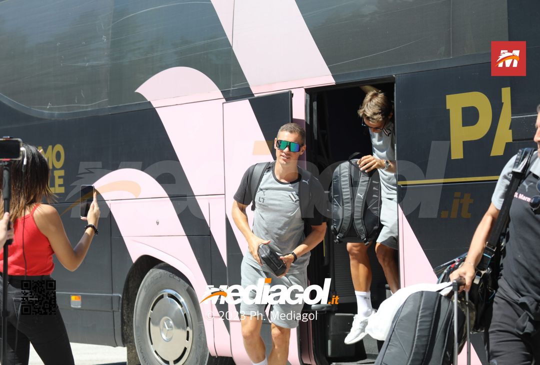 FOTO Palermo, l’arrivo della squadra di Corini in ritiro (GALLERY) - immagine 15