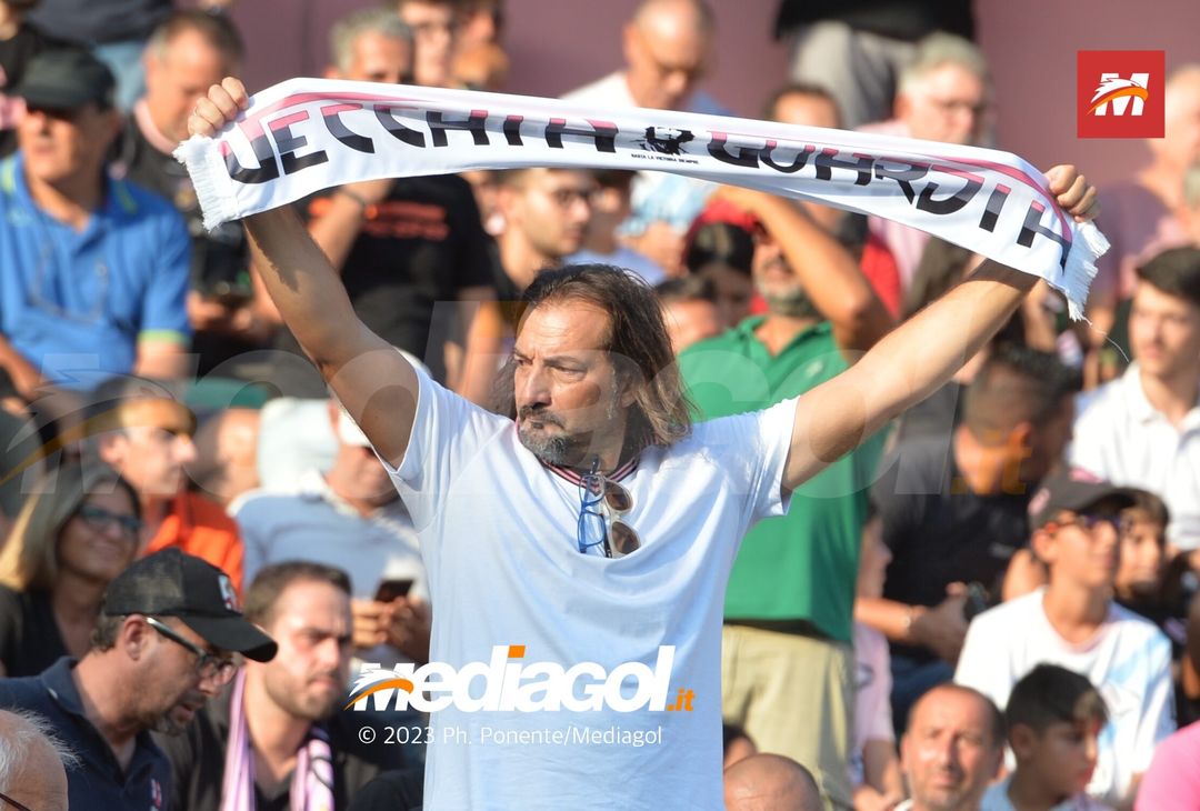 FOTOTIFO Palermo-Feralpisalò 3-0, gli scatti ai tifosi al “Renzo Barbera” (GALLERY) - immagine 66