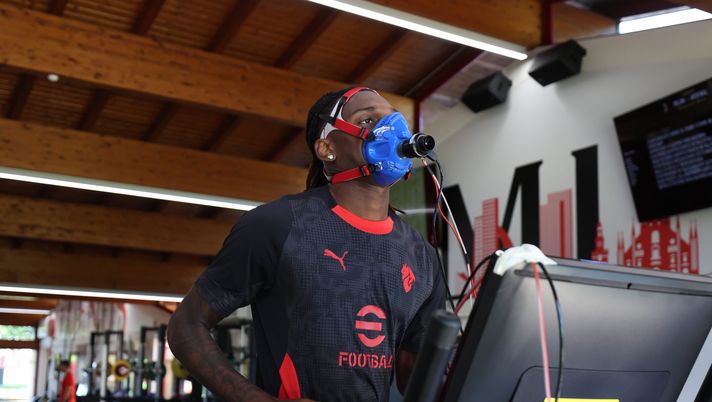 la-prima-novita-di-allegri-a-milanello-dai-test-alla-preparazione-con-le-maschere-in-stile-real-madrid-maschere-ipossiche