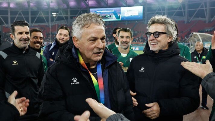 WUHAN, CHINA - NOVEMBER 26: The former Italian football player Roberto Baggio celebrate with player after the 2023 World Super-footballer Games between American Star Team and European Star Team at Wuhan Sports Center on November 26, 2023 in Wuhan, China. (photo by Wang He/Getty images) Baggio: “Questo talento della Juve mi piace molto, ha qualità incredibili” - immagine 1