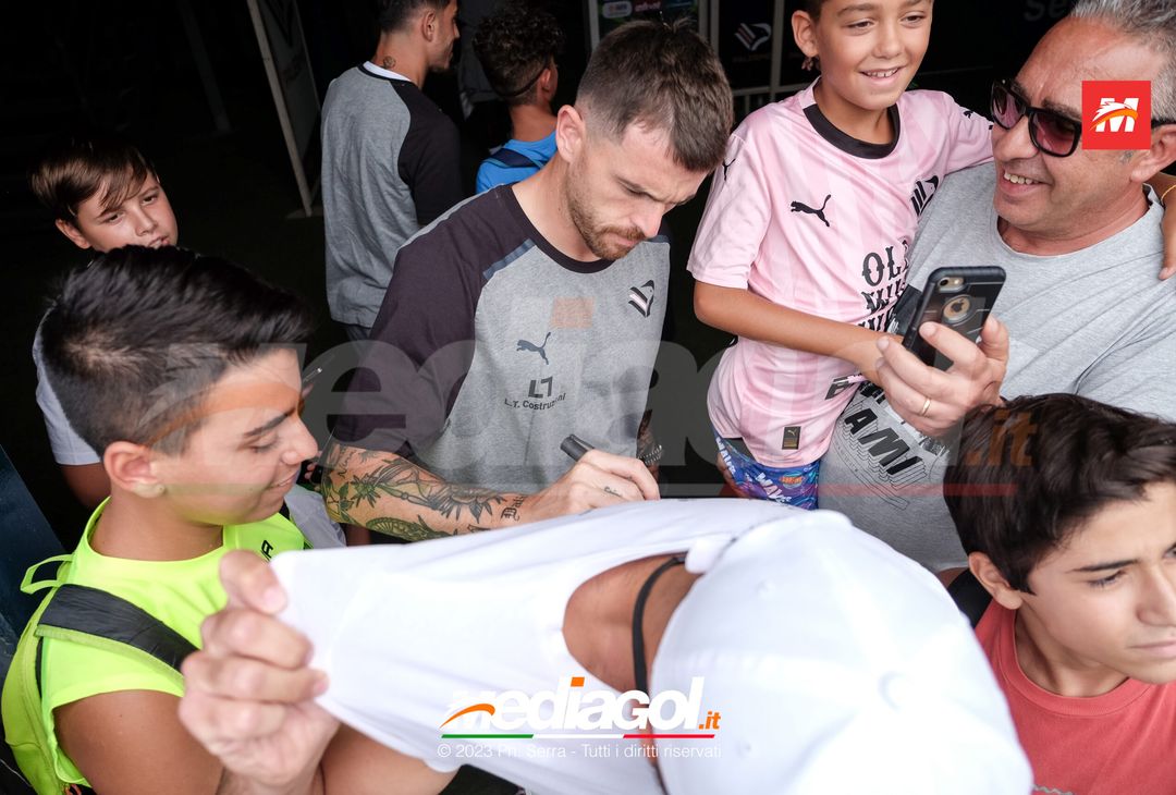 FOTO Reggiana-Palermo, il Palermo in partenza dal ‘Renzo Barbera’ (GALLERY) - immagine 20