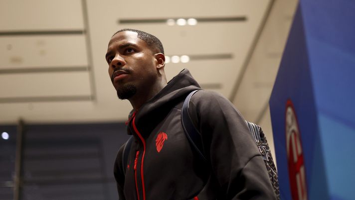 RIYADH, SAUDI ARABIA - DECEMBER 16: Mike Maignan of AC Milan arrives at Riyadh Airport for the Italian Supercup on December 16, 2025 in Riyadh, Saudi Arabia. (Photo by Giuseppe Cottini/AC Milan via Getty Images) mike-maignan-sport-mediaset-napoli-milan-supercoppa-italiana-tv-diretta-live-news-dichiarazioni-foto-frasi-parole-rinnovo