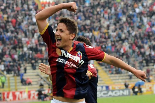 Gaston Ramirez in campo con la maglia del Bologna (stagione 2011/12) Bologna, quante operazioni col Napoli! Tra le cessioni d’oro anche Beukema. La Top 10- immagine 5