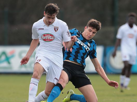 MILAN, ITALY - JANUARY 23: Cesare Casadei of FC Internazionale competes for the ball during the Primavera 1 TIM match between FC Internazionale U19 and Torino FC U19 at Suning Youth Development Centre in memory of Giacinto Facchetti on January 23, 2021 in Milan, Italy. (Photo by Emilio Andreoli - Inter/Inter via Getty Images) Torino Primavera, la missione salvezza è ripartita: dopo la sosta c’è una squadra diversa- immagine 2
