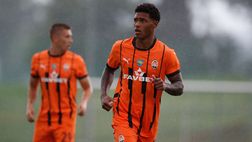 Shock Vinicius Tobias, si tatua il nome della futura figlia ma scopre che non è il padre