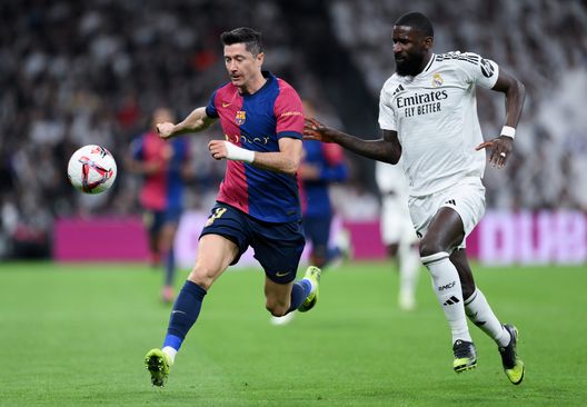 Lewandowski contro Rudiger (Barcellona-Real Madrid) - (Foto di David Ramos/Getty Images) Barcellona-Real per il titolo, Ancelotti al Passo d’Addio – il pronostico di DDD- immagine 4