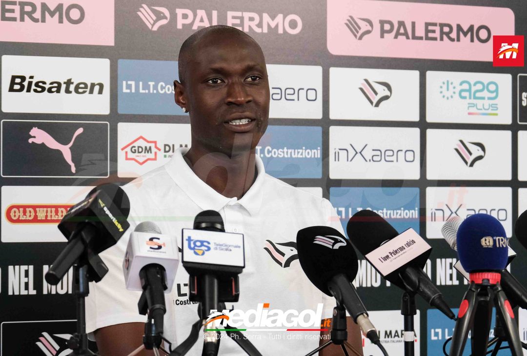 FOTO PALERMO, la presentazione di Alfred Gomis in conferenza (Gallery) - immagine 13