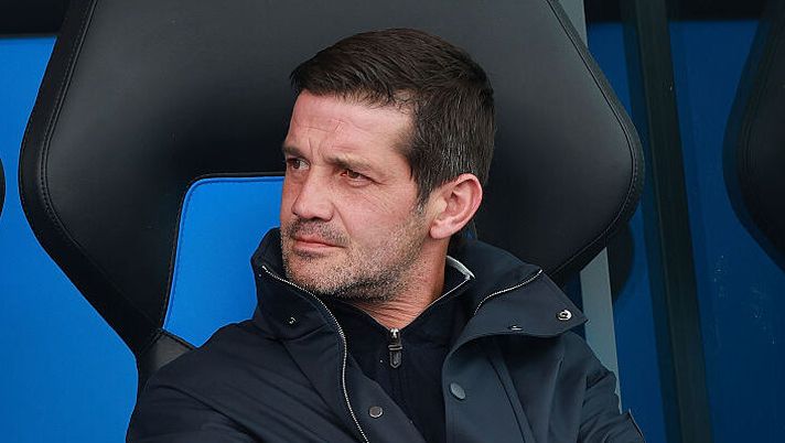 PISA, ITALY - NOVEMBER 30: Christian Chivu manager of FC Internazionale looks on during the Serie A match between Pisa SC and FC Internazionale at Arena Garibaldi on November 30, 2025 in Pisa, Italy. (Photo by Gabriele Maltinti/Getty Images) Chivu: “Rispondo su Diouf come quinto! Abbraccio Lautaro ogni giorno, si cerca la notizia ma…” - immagine 1