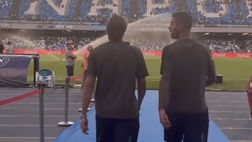 Gli azzurri tornano al Maradona: l’ingresso dei giocatori del Napoli