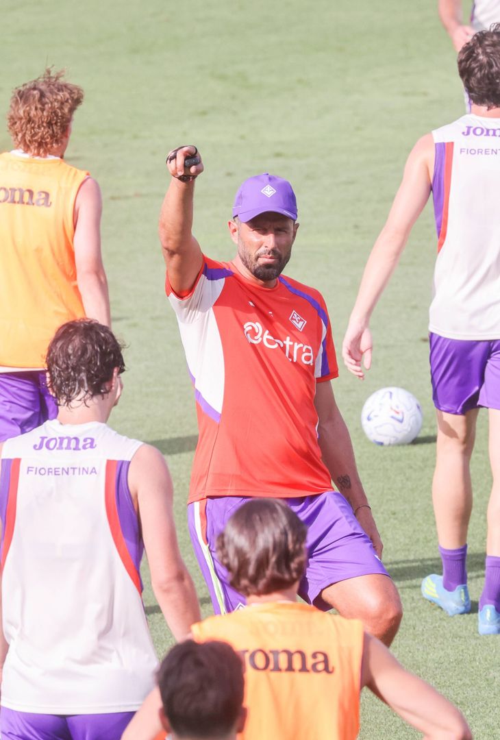 GERMOGLI PH: 13 LUGLIO 2026 BAGNO A RIPOLI VIOLA PARK PRIMO ALLENAMENTO DELLA FIORENTINA CON L' ALLENATORE GROSSO GALLERY – Le immagini del primo giorno di ritiro della Fiorentina di Grosso - immagine 13
