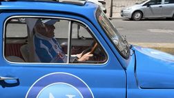 Una stupenda macchina targata Napoli! La sfilata del tifoso per la città