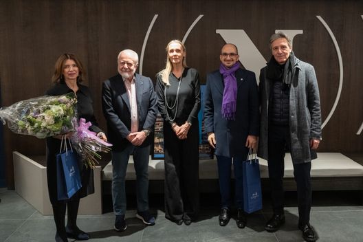 De Laurentiis, bel gesto al Maradona per omaggiare la famiglia Commisso – LA FOTO- immagine 4