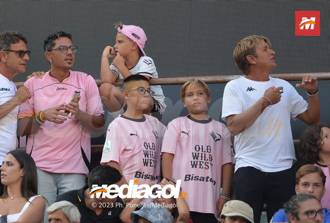 FOTOTIFO Palermo-Feralpisalò 3-0, gli scatti ai tifosi al “Renzo Barbera” (GALLERY) - immagine 5