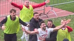 Spagnoli, l’abbraccio ai ragazzini della tribuna dopo il gol. Borsatti: “Commosso”