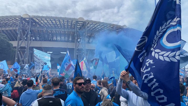 tifoso napoli scudetto frosinone