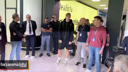 Ziolkowski urla il primo ‘Forza Roma’. Poi il siparietto con un tifoso: “Daje Sancho”