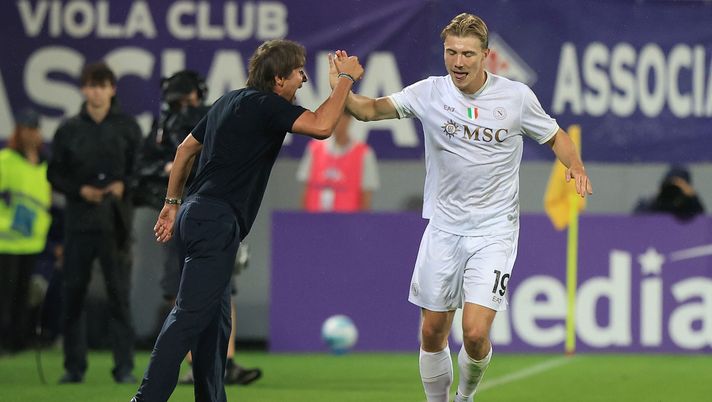 L'attaccante danese Rasmus Hojlund, tornato in Serie A dopo due anni in Premier League, ha subito palesato un buon feeling col Napoli hojlund napoli