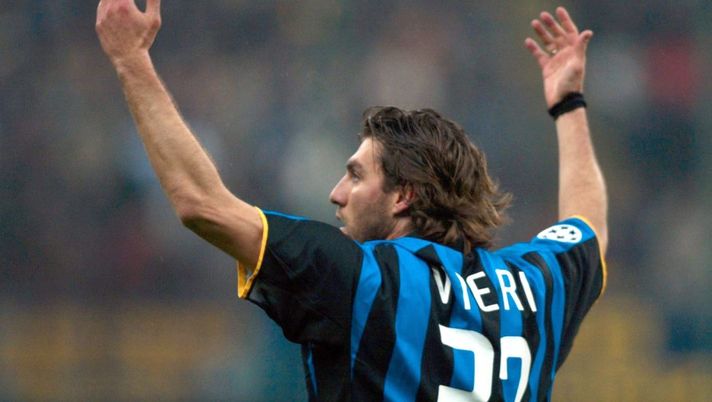 Inter, buon compleanno a Bobo Vieri: “Forza della natura, attaccante straordinario” - immagine 1