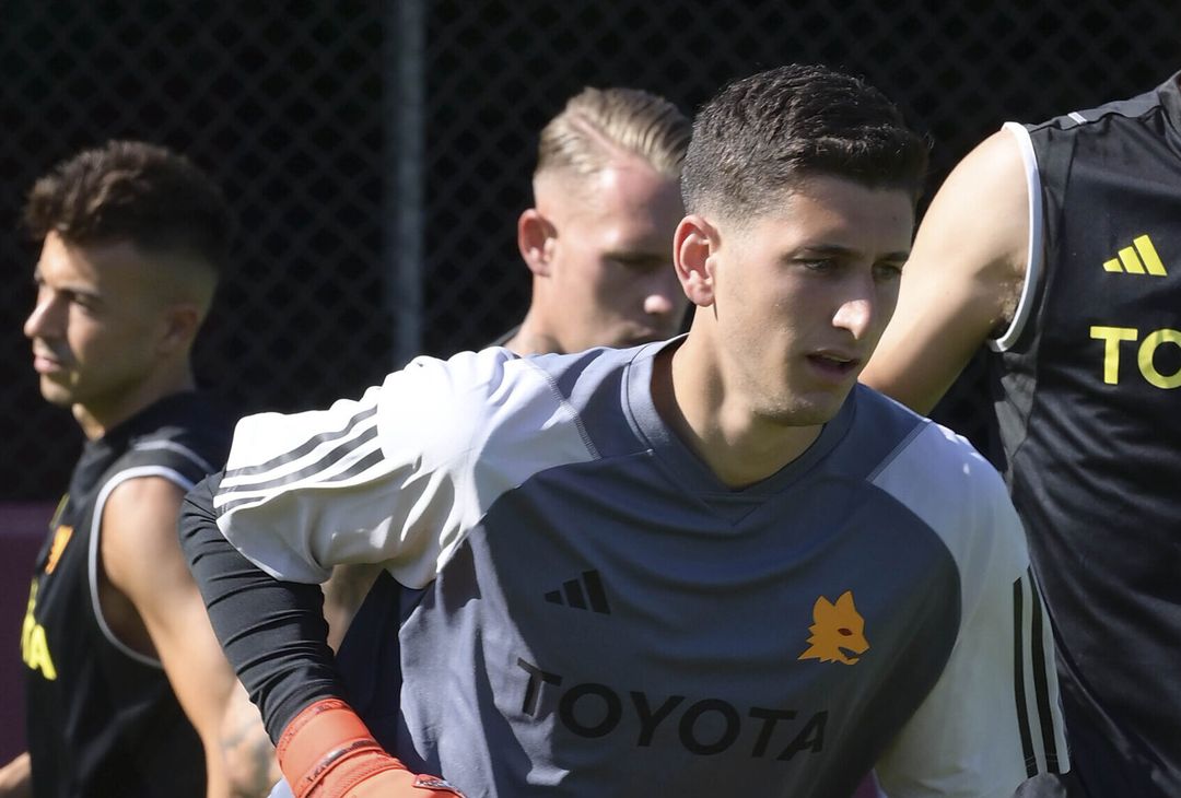 Roma, secondo giorno di ritiro. L’allenamento a Trigoria – FOTO GALLERY - immagine 29