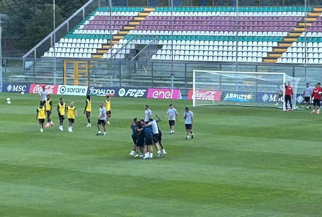 GALLERY La squadra di Osimhen e Kvara si aggiudica la sfida dei tiri in porta - immagine 4