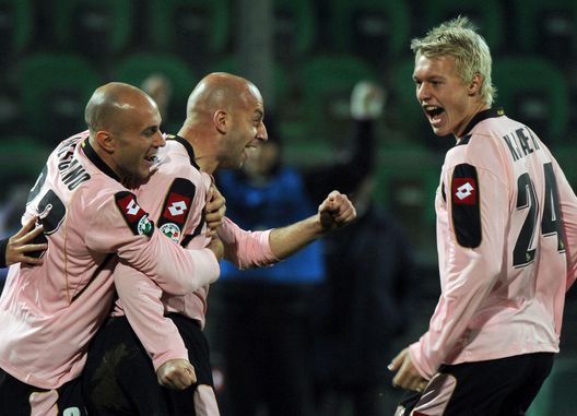 PALERMO, ITALY - FEBRUARY 08: Giulio Migliaccio (C) of Palermo celebrates after scoring their first goal with teammates Mark Bresciano (L) and Simon Kjaer (R) during the Serie A match between US Citta di Palermo and SSC Napoli at the Renzo Barbera Stadio on February 8, 2009 in Palermo, Italy. (Photo by New Press/Getty Images) Kjaer