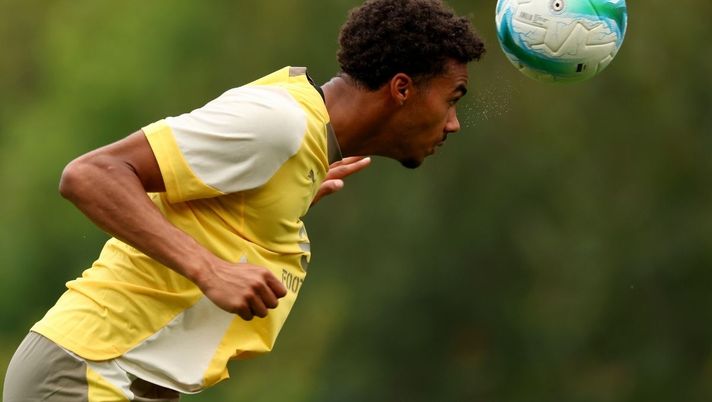 Milan, l'ex allenatore di Odogu: 'Incarna il profilo del centrale moderno'