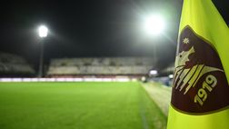 Grande paura all’Arechi, Villa perde i sensi durante Salernitana-Crotone: le ultime