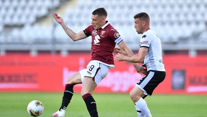 TURIN, ITALY - JUNE 20: Andrea Belotti (L) of Torino FC is challenged by Simone Iacoponi of Parma Calcio during the Serie A match between Torino FC and Parma Calcio at Stadio Olimpico di Torino on February 23, 2020 in Turin, Italy. (Photo by Valerio Pennicino/Getty Images) Parma-Torino: probabili formazioni e dove vederla in TV o in diretta streaming - immagine 1