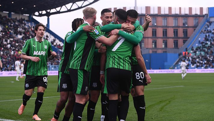 SASSUOLO, ITALY - DECEMBER 06: Cristian Volpato of US Sassuolo Calcio celebrates scoring his team's first goal with teammates during the Serie A match between US Sassuolo Calcio and ACF Fiorentina at Mapei Stadium Citta del Tricolore on December 06, 2025 in Sassuolo, Italy. (Photo by Alessandro Sabattini/Getty Images) Kean potrebbe lasciare Firenze, CorSport: “Nel caso pronti 2 attaccanti” - immagine 1