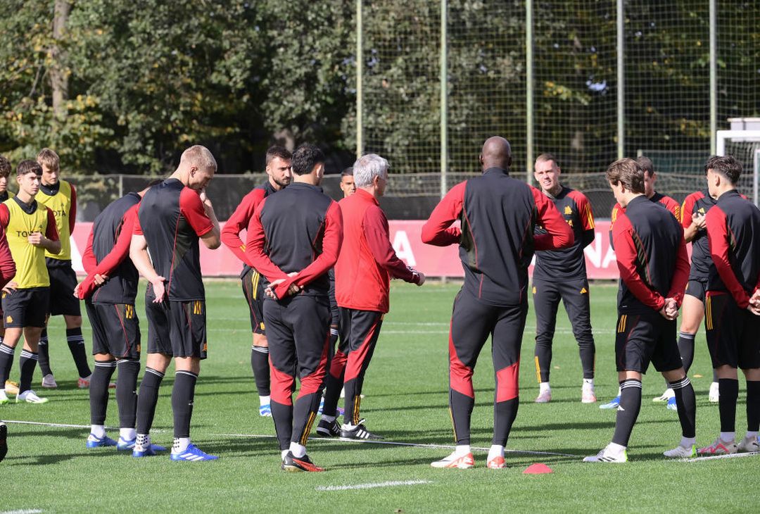 Roma, seduta con vista sul Lecce: in gruppo Dybala e Renato Sanches – FOTO GALLERY - immagine 22