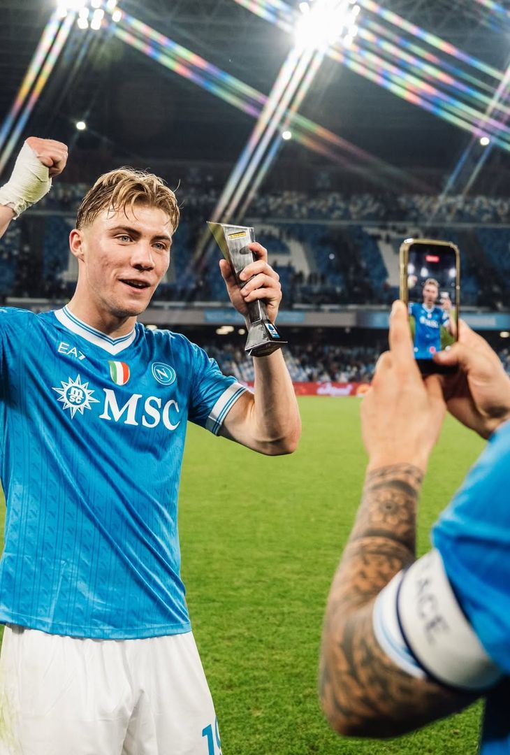 Trofei alzati, esultanze, abbracci, battaglie: il Napoli rivive il 2025 – LA GALLERY - immagine 16