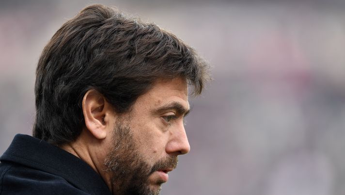 TURIN, ITALY - DECEMBER 11: Juventus FC President Andrea Agnelli looks on prior to the Serie A match between FC Torino and Juventus FC at Stadio Olimpico di Torino on December 11, 2016 in Turin, Italy. (Photo by Valerio Pennicino/Getty Images) Agnelli sapeva dello striscione su Superga. Al suo collaboratore: “Ti sei fatto beccare!” - immagine 1