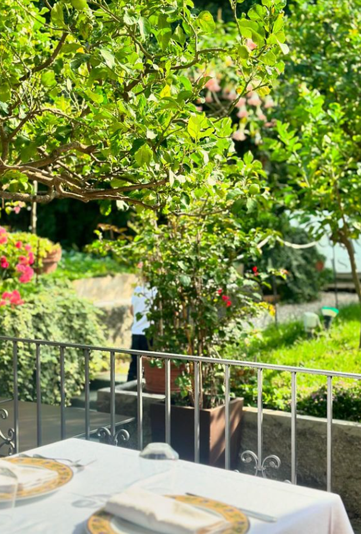 Cam Reading, fidanzata del centrocampista azzurro Scott McTominay, ha visitato la splendida isola campana