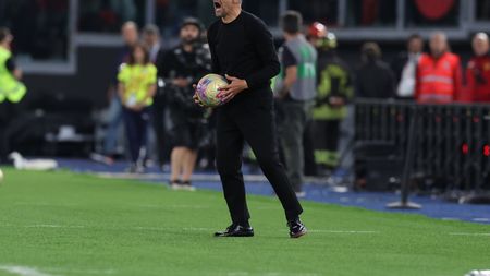 ROME, ITALY - MAY 14: Head coach of AC Milan Sergio Conceicao reacts during the Coppa Italia Final match between AC Milan and Bologna at Stadio Olimpico on May 14, 2025 in Rome, Italy. (Photo by Claudio Villa/AC Milan via Getty Images)