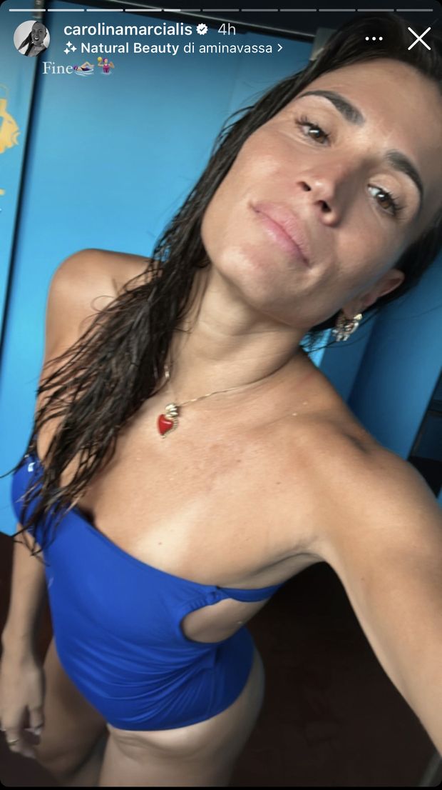 Carolina in tutto il suo splendore. Il selfie post allenamento di lady Cassano esalta il web- immagine 2