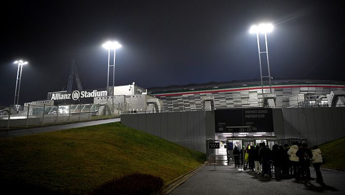TURIN, ITALY - FEBRUARY 11: General view outside the stadium prior to the UEFA Champions League 2024/25 League Knockout Play-off first leg match between Juventus and PSV at on February 11, 2025 in Turin, Italy. (Photo by Valerio Pennicino/Getty Images) Occhio Milan, dopo la Juventus c’è la sosta: non vedono l’ora… - immagine 1