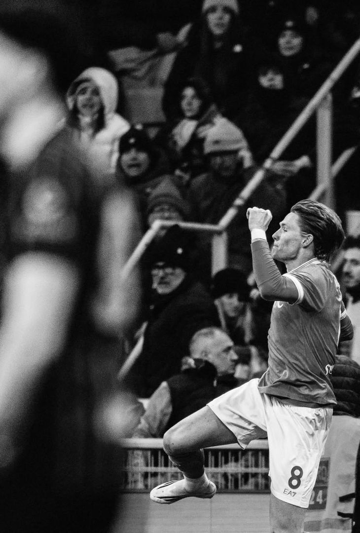 Il rammarico per i due gol subiti e la capacità di reagire mostrata soprattutto da Scott McTominay attraverso la doppietta personale: due facce della stessa medaglia che compongono il riassunto 'in bianco e nero' di Inter-Napoli realizzato dall'admin dell'account Instagram della compagine partenopea.