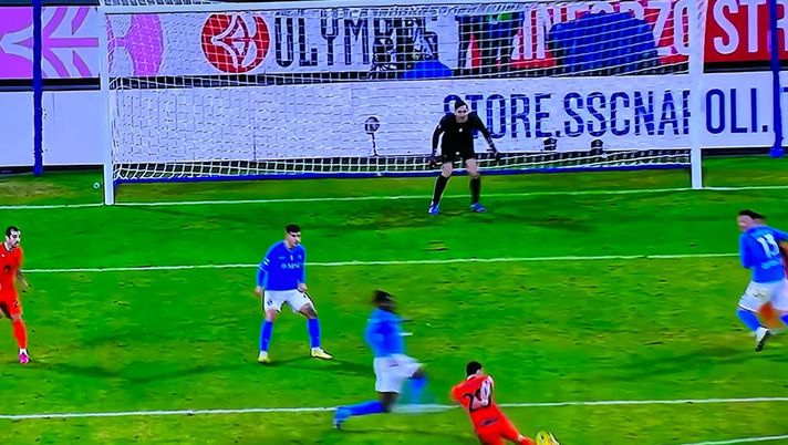VIDEO Napoli-Inter 0-1, bolide dalla distanza di Calhanoglu: nerazzurri in vantaggio - immagine 1