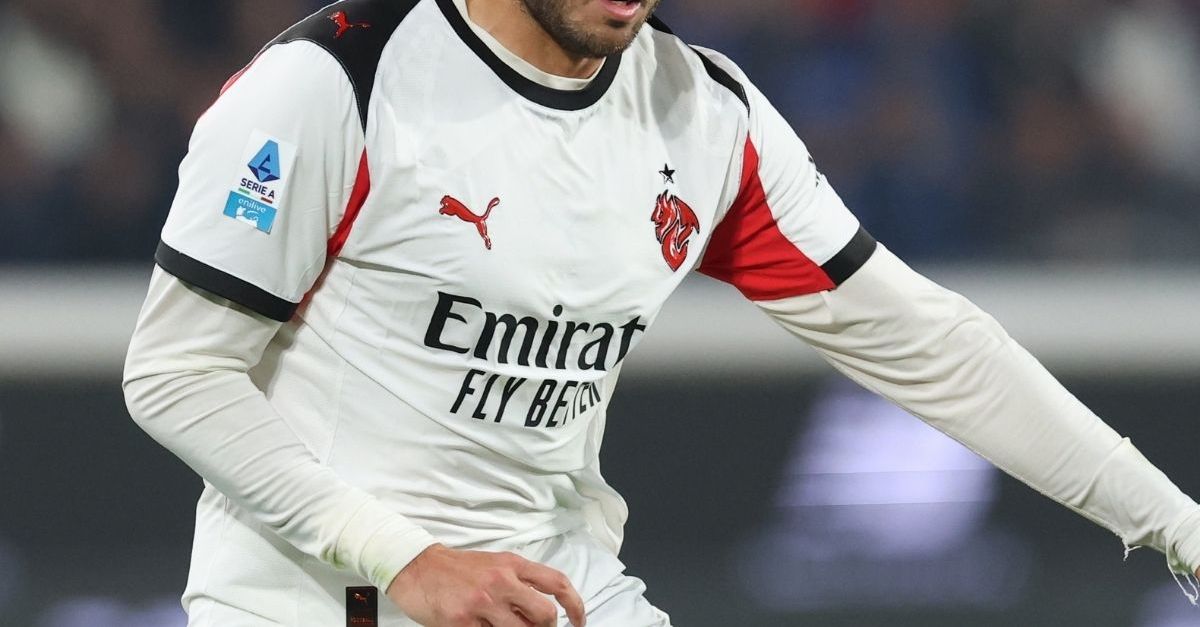 Milan, continua il momento buio per Gimenez: ancora zero gol in questo campionato. E contro la Roma … Milan, continua il momento buio per Gimenez: ancora zero gol in questo campionato. E contro la Roma …