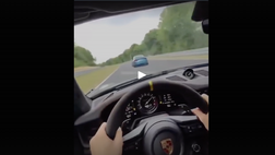 VIDEO / Due auto si scontrano a 200 km/h: l’incidente è pauroso