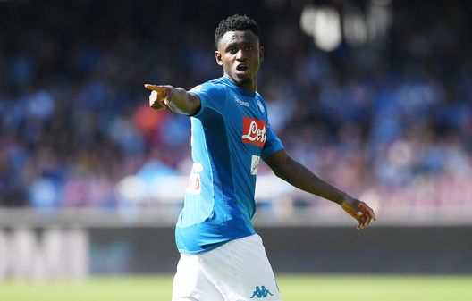 Amadou Diawara in campo con la maglia del Napoli (stagione 2017/18) Bologna, quante operazioni col Napoli! Tra le cessioni d’oro anche Beukema. La Top 10- immagine 4