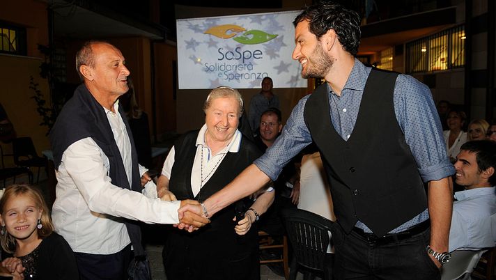 ROME, ROMA - SEPTEMBER 28: Player Marco Parolo of SS Lazio, Delio Rossi and Suor Paola attend a Charity Event on September 28, 2016 in Rome, Italy. (Photo by Getty Images/Getty Images) suor-paola-morte-ricordo-linkedin-social-gianluca-galliani