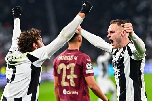 Manuel Locatelli e Teun Koopmeiners esultano dopo la vittoria contro il Manchester City (Foto di Juventus FC/Juventus FC via Getty Images) Dalla Champions al Mondiale, il Manchester City cerca la rivincita contro la Juventus- immagine 2