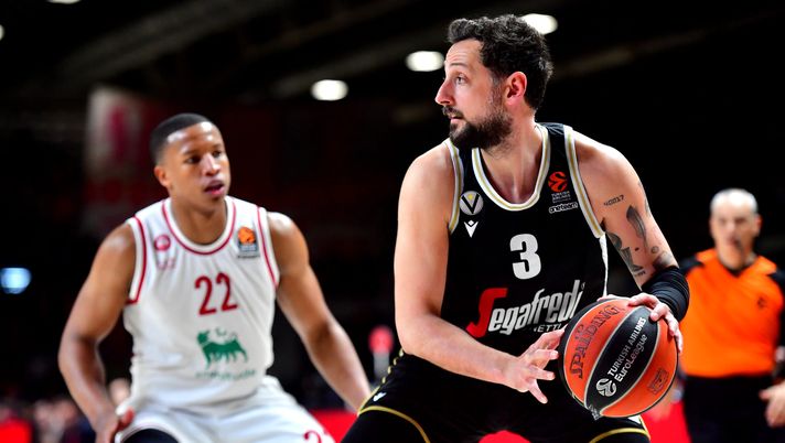 BOLOGNA, ITALY - APRIL 13: Marco Belinelli, #3 of Virtus Segafredo Bologna in action during the 2022-23 Turkish Airlines EuroLeague Regular Season Round 34 game between Virtus Segafredo Bologna and EA7 Emporio Armani Milan at Virtus Segafredo Arena on April 13, 2023 in Bologna, Italy. (Photo by Luca Sgamellotti/Euroleague Basketball via Getty Images) Basket, verso la Supercoppa: Bologna prova a fare lo scherzo all’Olimpia - immagine 1
